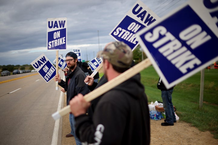 John Deere workers on the picket line in Iowa last year.