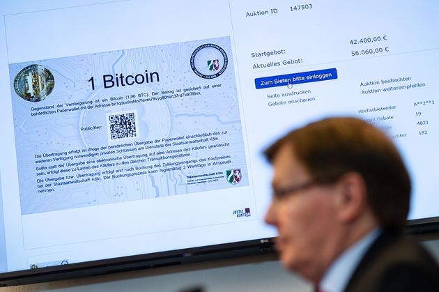 25 October 2021, North Rhine-Westphalia, Cologne: A screen shows the auction of a bitcoin on the auction...