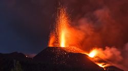El presidente del Cabildo de La Gomera plantea bombardear el volcán encauzar la lava de La