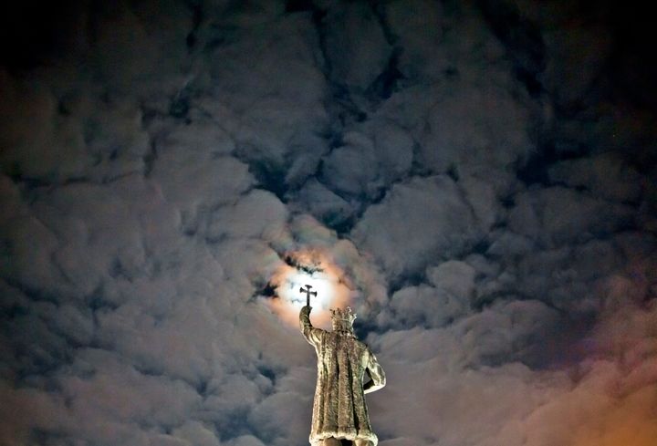 To άγαλμα του Στεφάνου του Μέγα στην πρωτεύουσα της Μολδαβίας, Τσισινάου