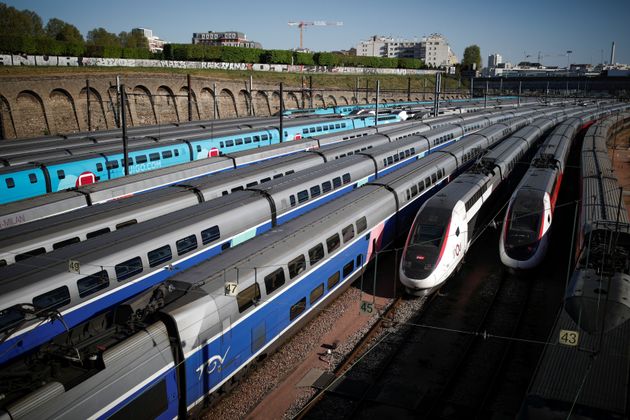 L'avis à faire grève pour le weekend de la Toussaint pour les conducteurs de TGV de la ligne Atlantique a été levé ce mercredi 27 octobre (photo d'illustration prise à Paris, à proximité de la gare de Lyon, en avril dernier).