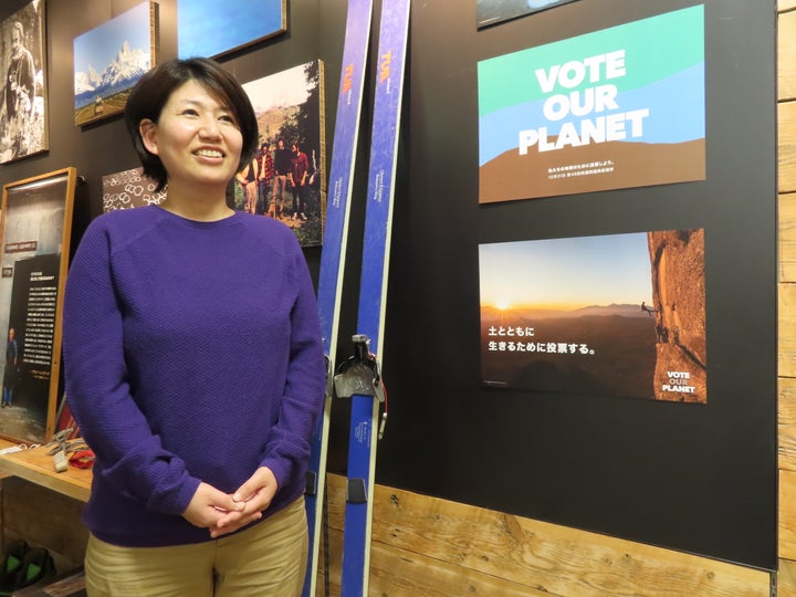 取材に応じるパタゴニア日本支社の中西悦子さん=2021年10月27日、横浜市戸塚区