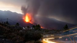 La lava destroza más casas en su avance hacia el mar y preocupan las emisiones de dióxido de