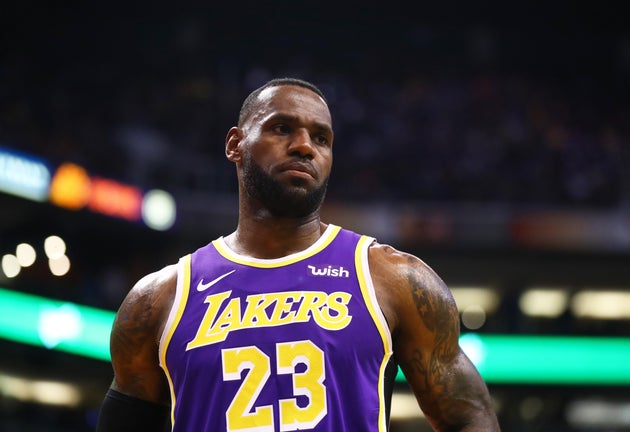 LeBron James draagt een Lakers-trui tegen de Phoenix Suns