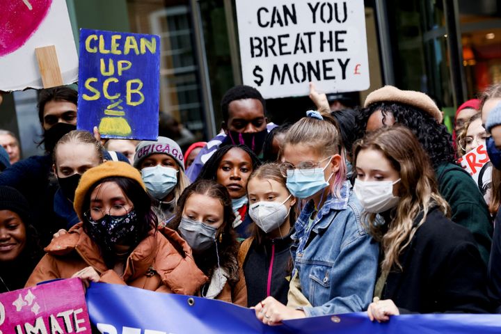 Ακτιβιστές για το κλίμα, συμπεριλαμβανομένης της Γκρέτα Τούνμπεργκ, συμμετέχουν σε διαμαρτυρία ενόψει της Διάσκεψης του ΟΗΕ για το κλίμα, στο Λονδίνο, Βρετανία, 29 Οκτωβρίου 2021. REUTERS/Tom Nicholson