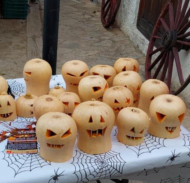 Calabazas de Halloween elaboradas en las peñas huertanas de Murcia.