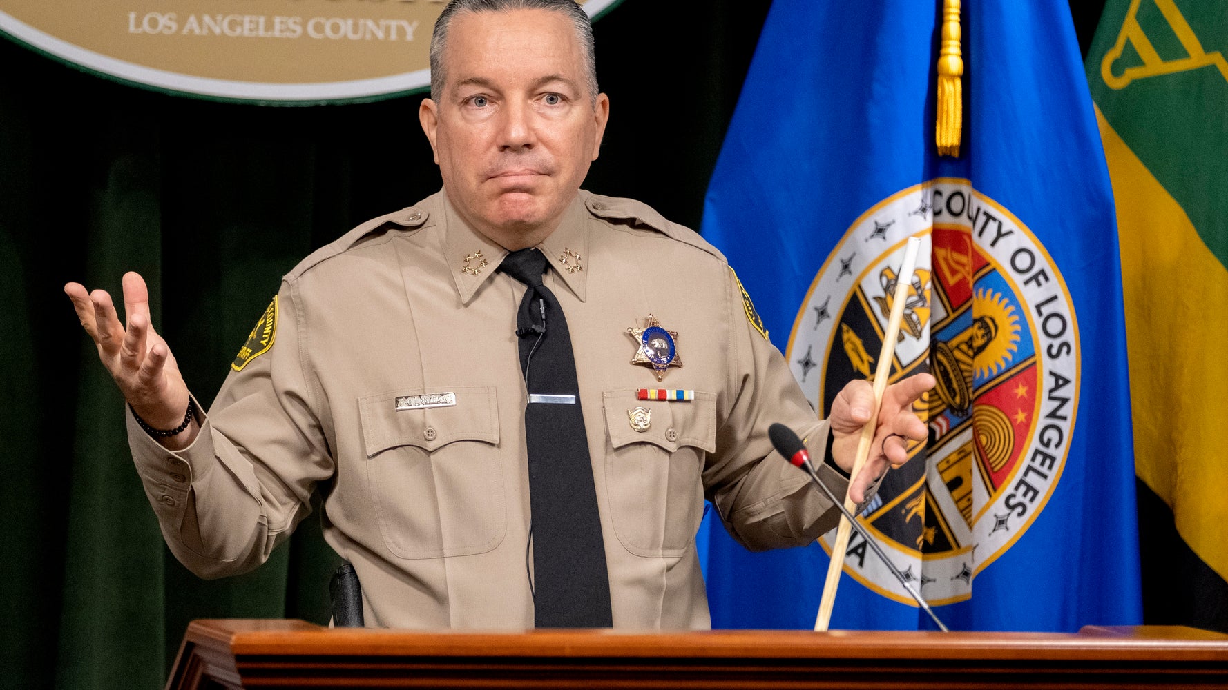 la-sheriff-promises-vaccination-authorization-will-cause-mass