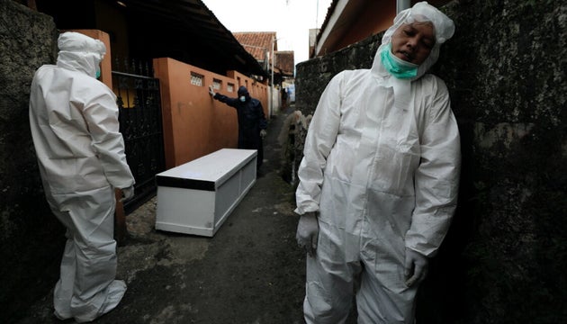 Κορονοϊός: Ξεπέρασαν τα 5 εκατ. οι νεκροί παγκοσμίως σε λιγότερο από δύο