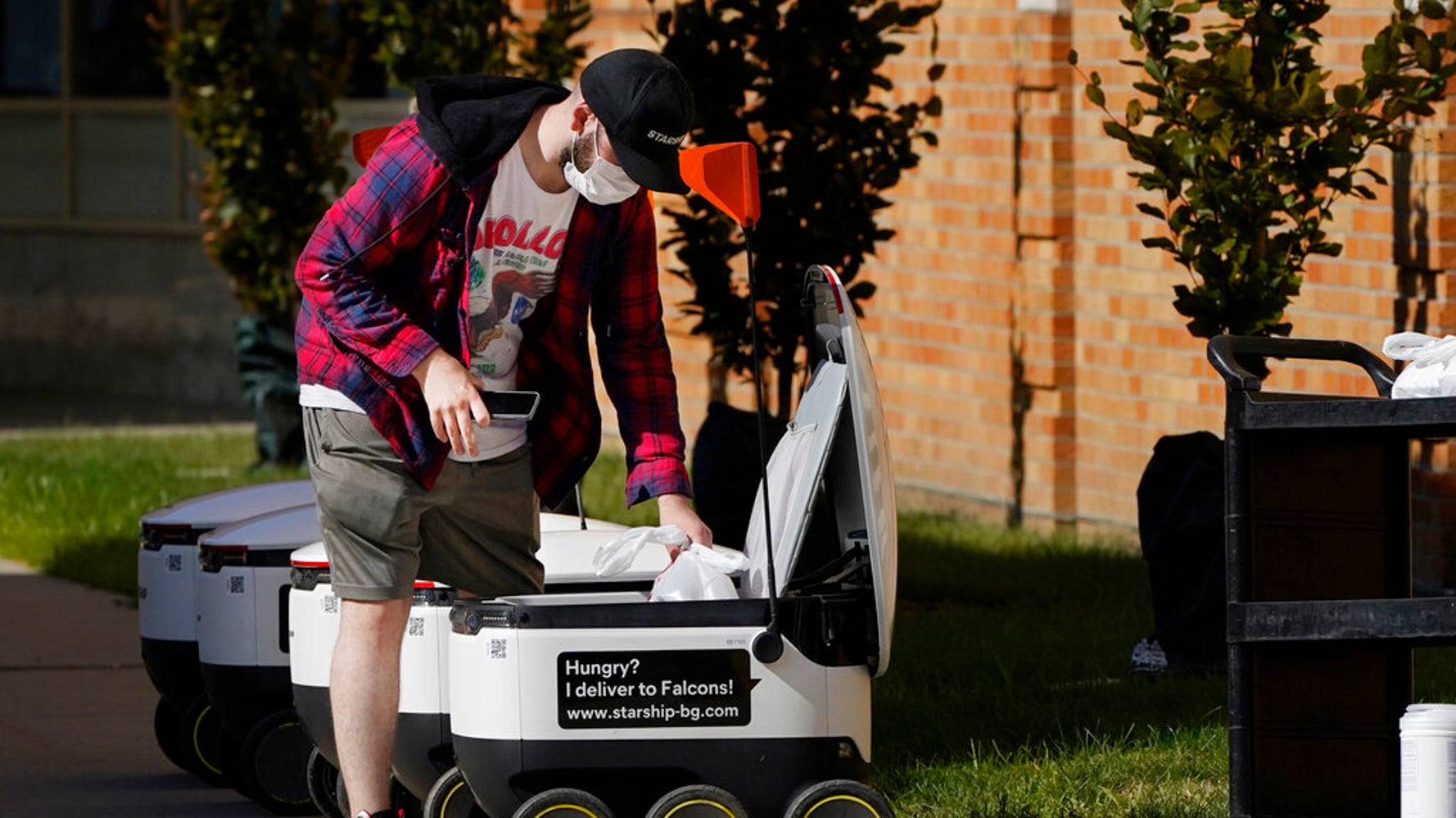 Robots Hitting The Streets As Demand For Food Delivery Grows - Vimarsana News