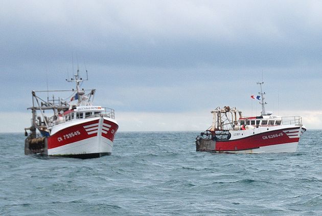 Deux bateaux de pêche français au large du Havre le 8 octobre 2012 