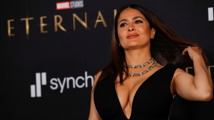 H Salma Hayek ποζάρει στην πρεμιέρα της ταινίας "Eternals" στο Λος Άντζελες, Καλιφόρνια, ΗΠΑ, 18 Οκτωβρίου 2021. REUTERS/Mario Anzuoni