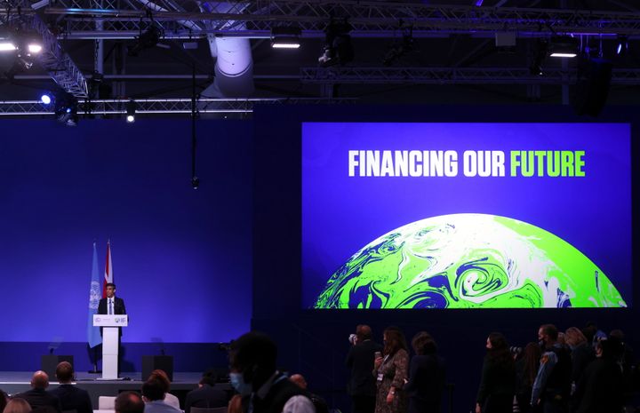 Ο Υπ. Οικονομίας της Βρετανίας Ρίσι Σούνακ μιλά κατά τη διάρκεια της Διάσκεψης του ΟΗΕ για την Κλιματική Αλλαγή (COP26) στη Γλασκώβη, Σκωτία, Βρετανία, 3 Νοεμβρίου 2021. REUTERS/Yves Herman