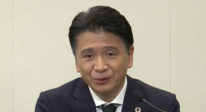 決算会見で記者の質問に答えるトヨタ自動車の長田准執行役員