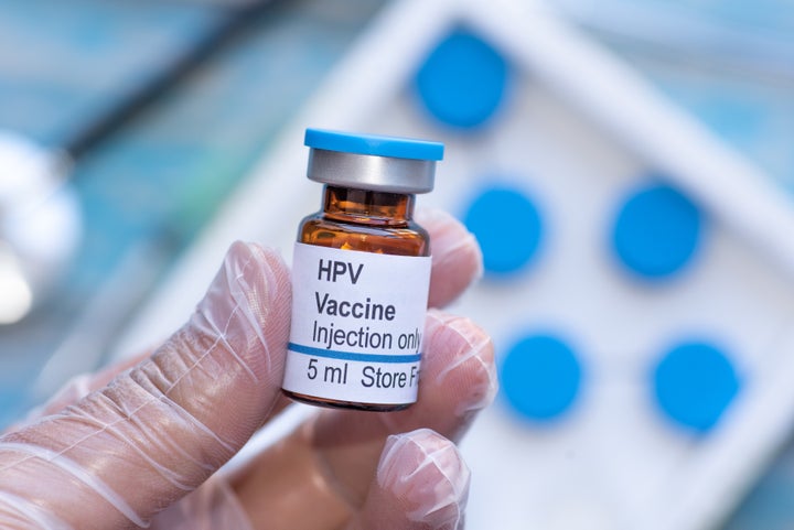Imagen de archivo de una vacuna del virus del papiloma humano.