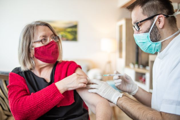 quand le numero vert special vaccination dissuade d aller se faire vacciner le huffpost