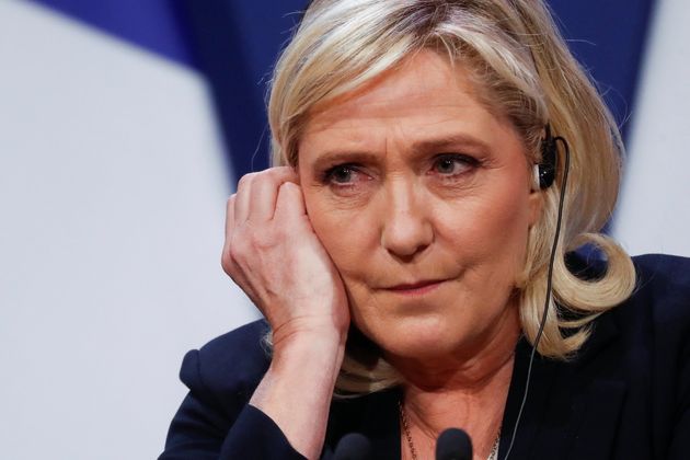 Marine Le Pen est bousculée sur son extrême droite avec la campagne d'Éric Zemmour. Ici à Budapest en Hongrie, le 26 octobre 2021.