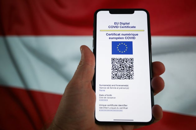 Un pass sanitaire avec le drapeau autrichien.