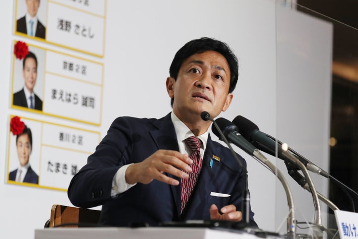 衆院選を受けて記者会見する国民民主党の玉木雄一郎代表＝2021年11月1日未明、東京都千代田区