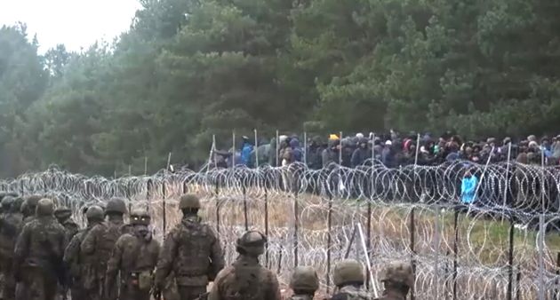 Μεταναστευτική κρίση στην ανατολική Ευρώπη: Τι συμβαίνει στα σύνορα Λευκορωσίας- Πολωνίας | HuffPost Greece