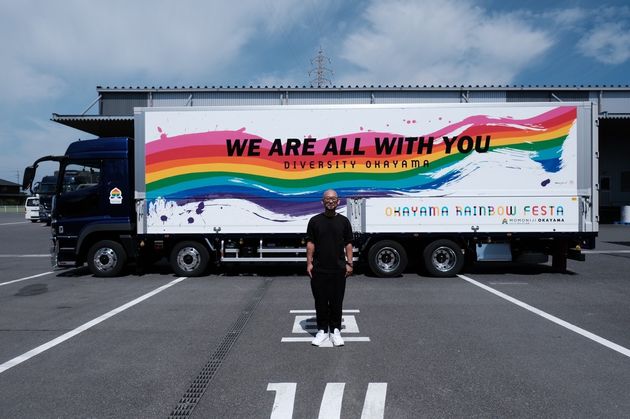 「ひとりじゃないよ」虹のトラックが岡山発で全国へ。在仏書道家Maaya