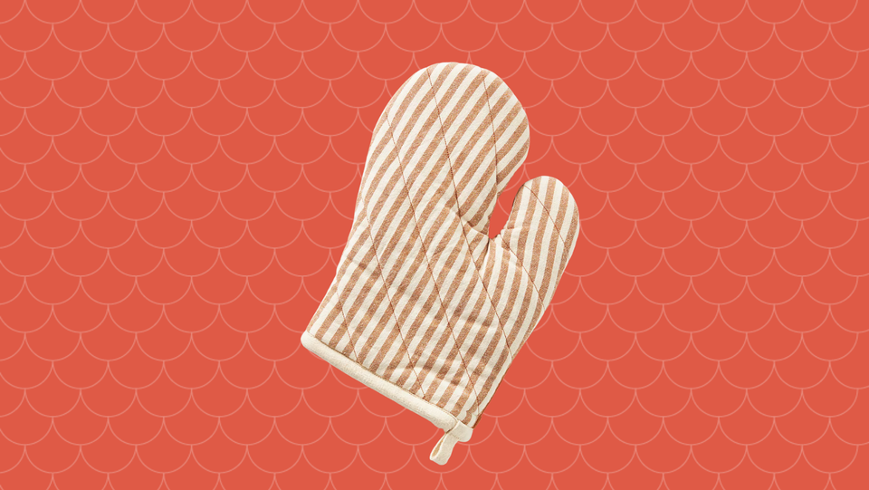 A handy oven mitt