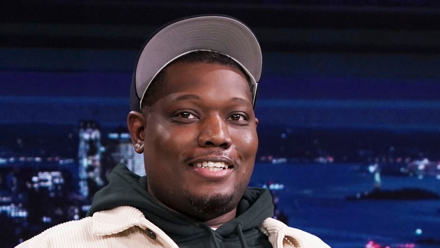 Michael Che Explains Why Colin Jost And Scarlett Johansson Shouldn’t ...