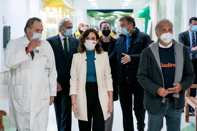 La presidenta de la Comunidad de Madrid, Isabel Díaz Ayuso, en una visita al Hospital Niño