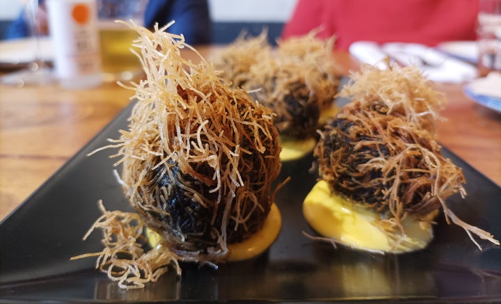 Croquetas de chipirones de 'La Caníbal' en Lavapiés, Madrid.