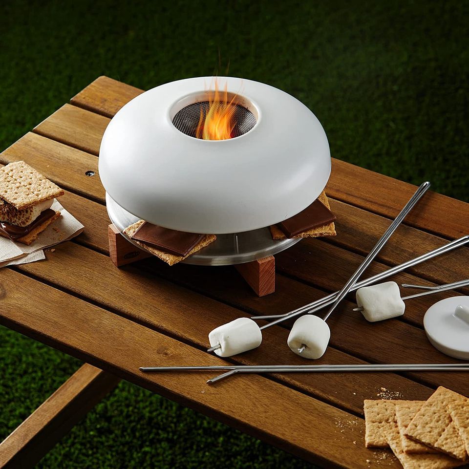 A tabletop s'mores maker