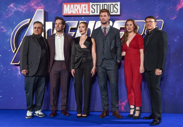Joe Russo, Paul Rudd, Scarlett Johansson, Chris Hemsworth, Trinh Tran et Anthony Russo à l'évènement...
