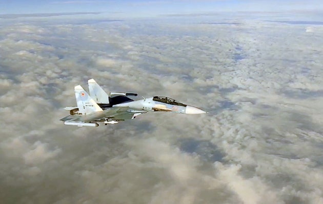 Ρωσικό βομβαρδιστικό Tupolev Tu-22M3 πετά πάνω από τη Λευκορωσία
