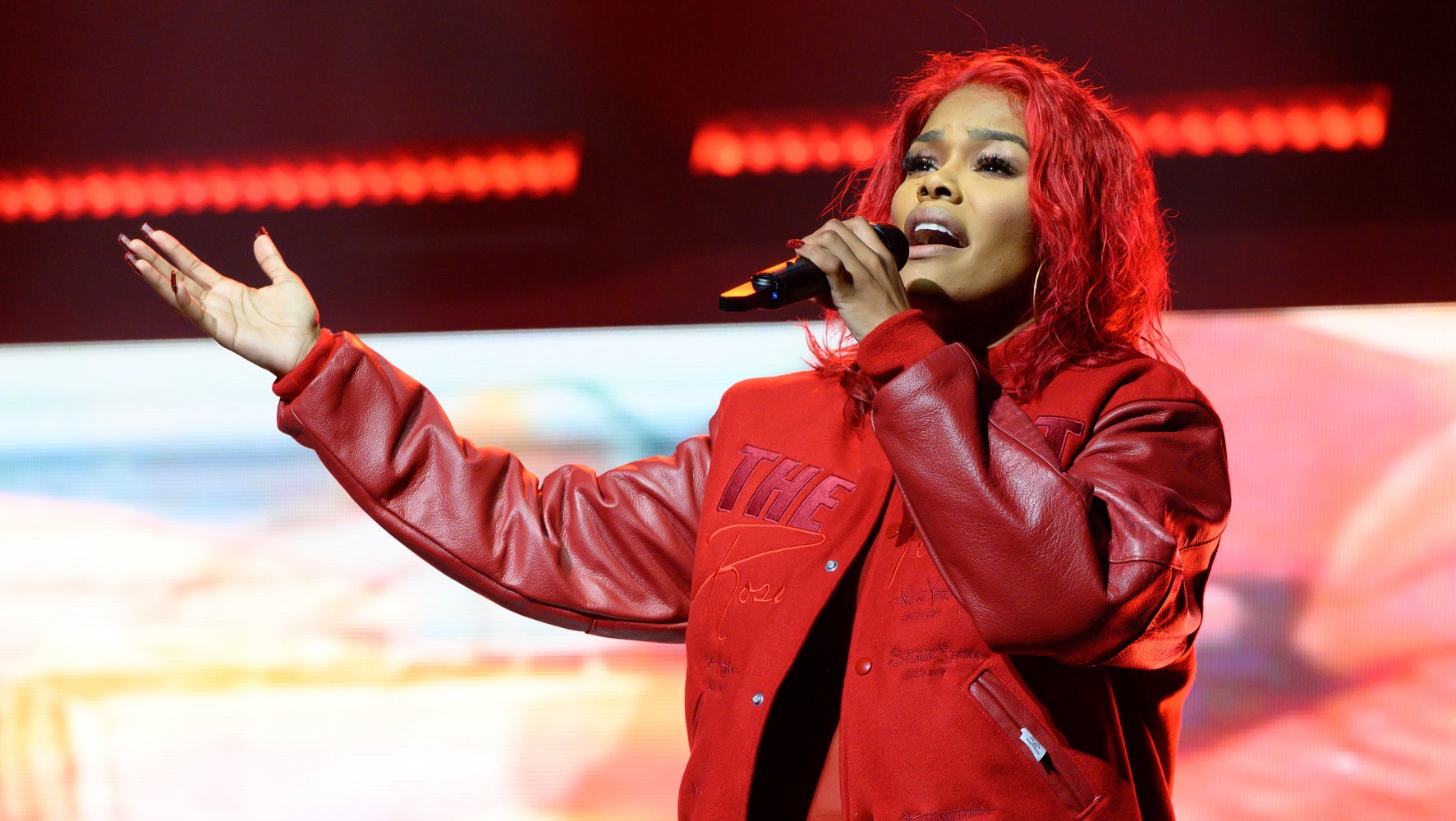 Viral Video Shows Teyana Taylor Halting Concert Over Fan In Distress