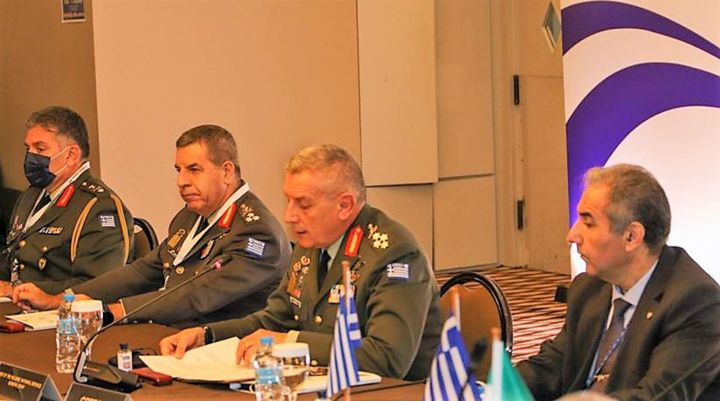 Την Πέμπτη 11 Νοεμβρίου 2021, ο Αρχηγός ΓΕΕΘΑ Στρατηγός Κωνσταντίνος Φλώρος απηύθυνε χαιρετισμό στο 7ο Συνέδριο Αρχηγών των Ευρωπαϊκών Χερσαίων Δυνάμεων, το οποίο πραγματοποιείται για πρώτη φορά στην Αθήνα από την Τρίτη 9 έως την Πέμπτη 11 Νοεμβρίου 2021, με τη συμμετοχή 28 Αρχηγών Στρατών Ευρωπαϊκών Κρατών και του Διοικητή της Διοίκησης Αμερικανικών Δυνάμεων Ευρώπης - Αφρικής (USAREUR-AF). (ΓΕΕΘΑ/EUROKINISSI)