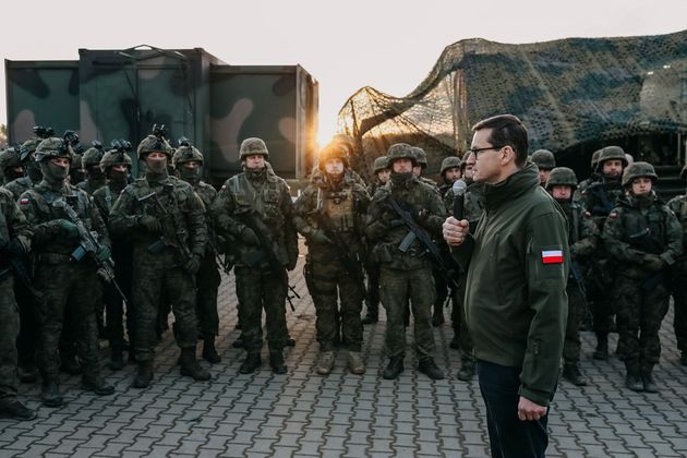 Le Premier ministre polonais Mateusz Morawiecki s'adresse aux militaires mobilisés à la...