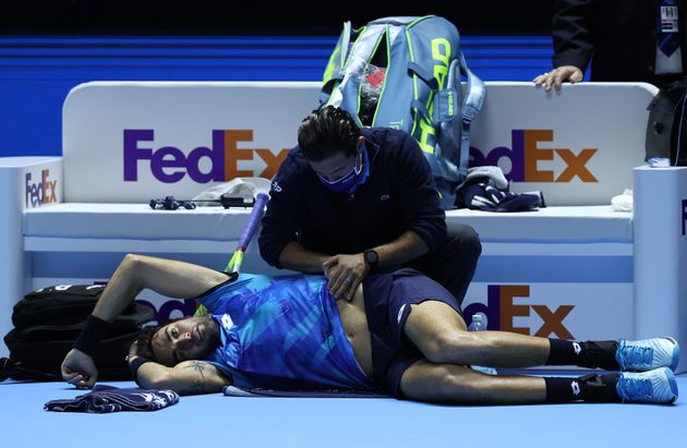 Le lacrime di Berrettini alle Atp Finals, si infortuna e deve ritirarsi contro Zverev | L&#39;HuffPost