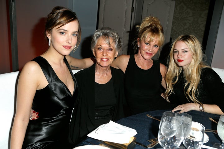 Dakota Johnson, Tippi Hedren, Melanie Griffith y Stella Banderas, en 2015