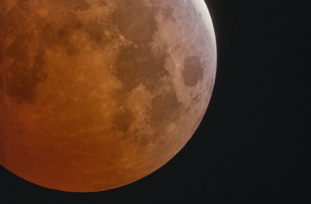 ほぼ皆既月食 になる時間は 部分月食だけど赤く染まった月が全国で見られるかも ハフポスト