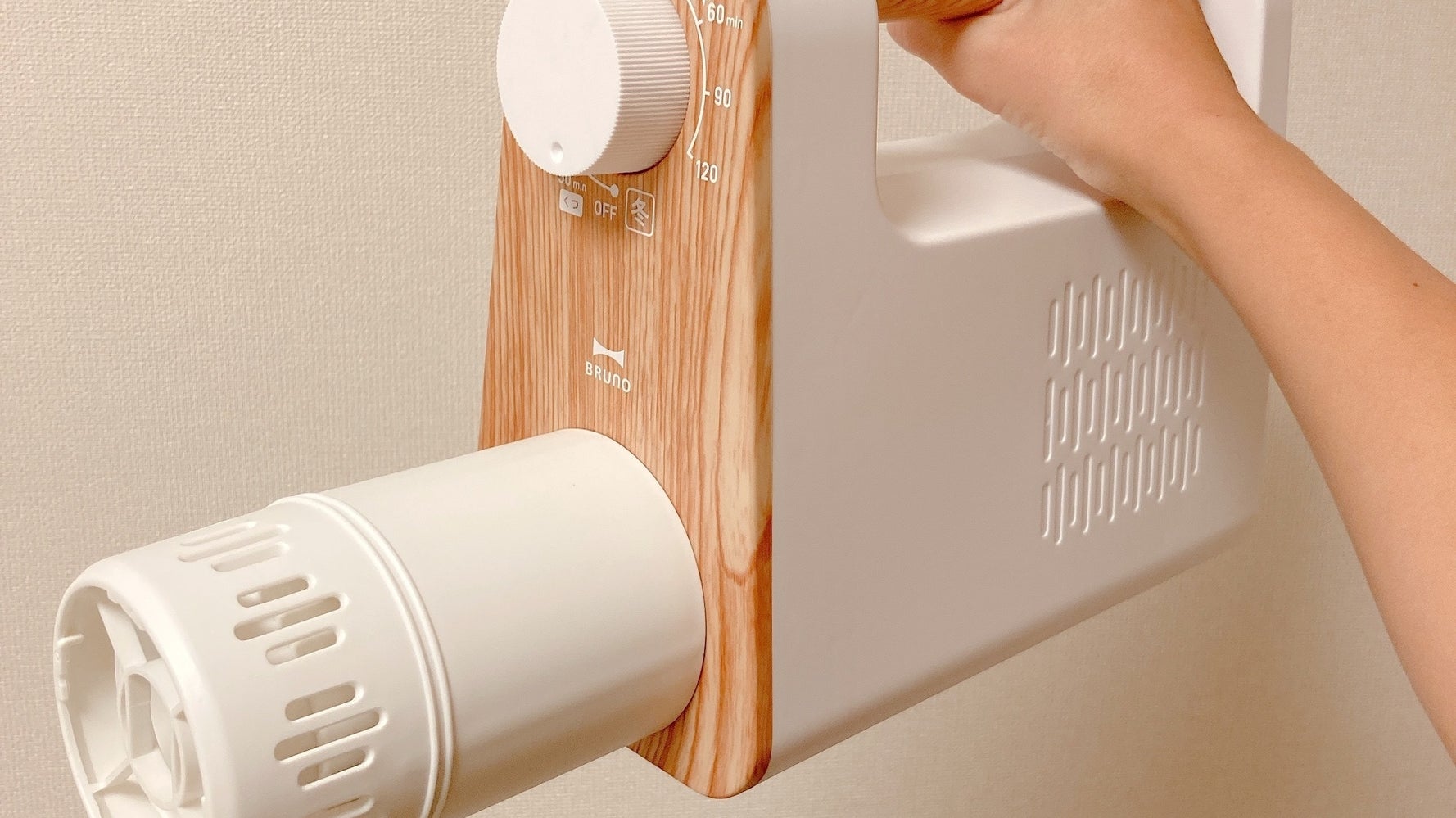 布団がフカフカに蘇る 1台5役 マルチふとんドライヤー を使ってみた ダニ対策や乾燥機能も ハフポスト Life 布団がフカフカに蘇る 1台5役 マルチふとんドライヤー を使ってみた ダニ対策や乾燥機能も ハフポスト Life