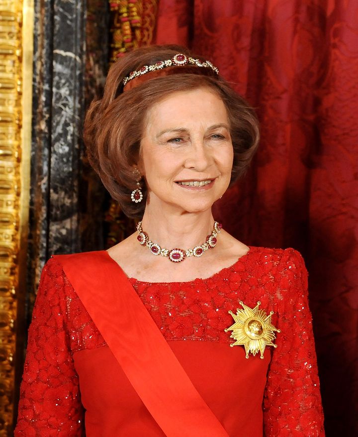 La reina Sofía con la tiara Niarchos y una gargantilla y pendientes con los rubíes.