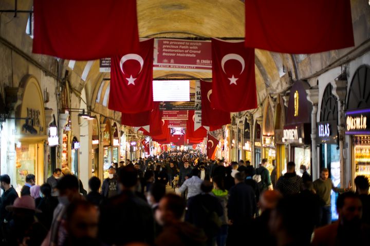 Ο πληθωρισμός «χτυπά» τους Τούρκους