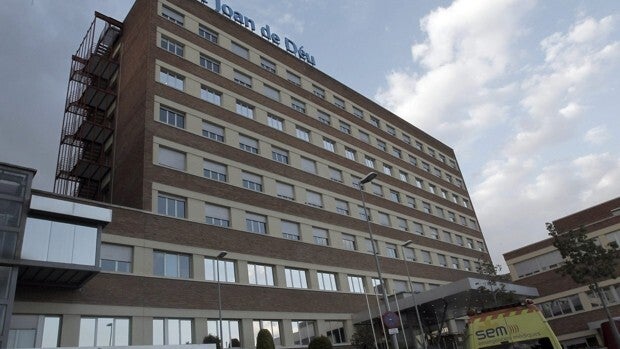 Imagen de la fachada del hospital donde está la menor.