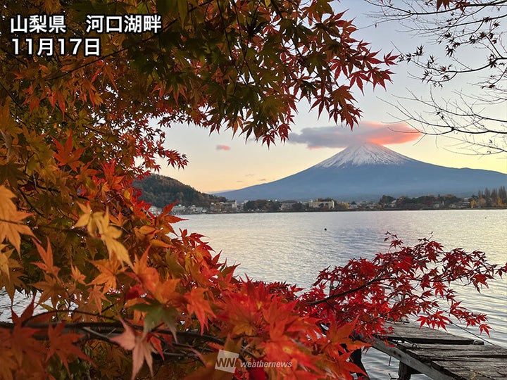 山梨県・川口湖畔 紅葉の様子(11月17日)