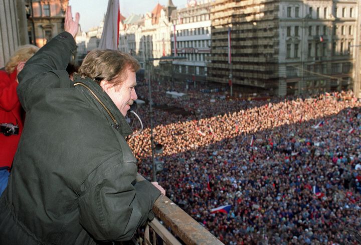 Ο Χάβελ στην Πράγα τον Δεκέμβριο του 1989, λίγο μετά τη δημοσίευση της Χάρτας 77