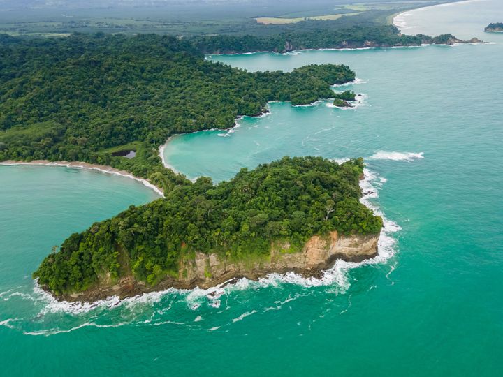 Αεροφωτογραφία του Εθνικού Πάρκου Manuel Antonio και της μαγευτικής παραλίας στο Κουέπος, Κόστα Ρίκα. 