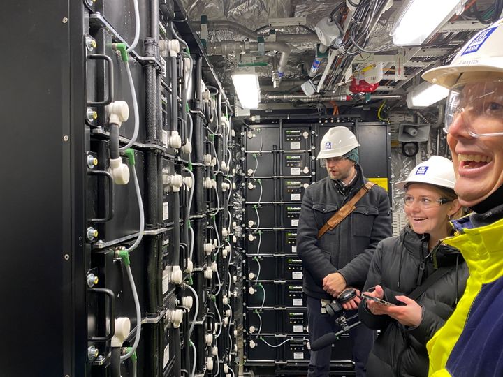 Ο Γιόσταιν Μπράατεν, project manager για την κατασκευή του πλοίου στα δωμάτια με τις μπαταρίες. Όσλο, Νορβηγία, 19 Νοεμβρίου 2021. REUTERS/Victora Klesty