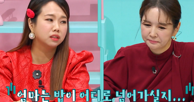 식사 자리를 지켜보는 패널들의