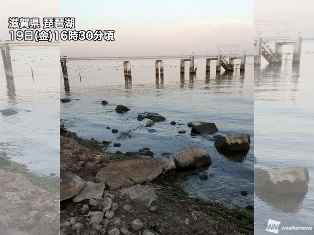 琵琶湖湖畔に現れた石垣
