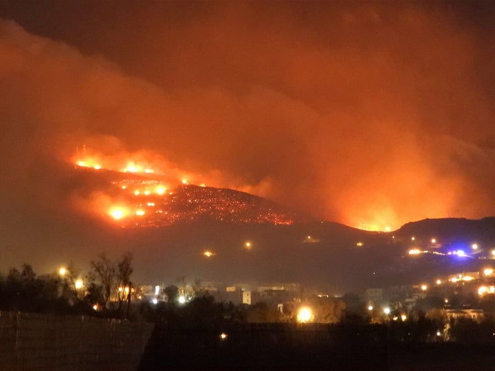 Μεγάλη φωτιά στην Τήνο