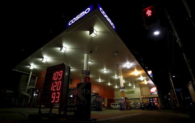 Yποκατάστημα του πρατηρίου Cosmo Oil της Cosmo Energy Holdings εμφανίζεται στο Τόκιο, Ιαπωνία, 17 Δεκεμβρίου...