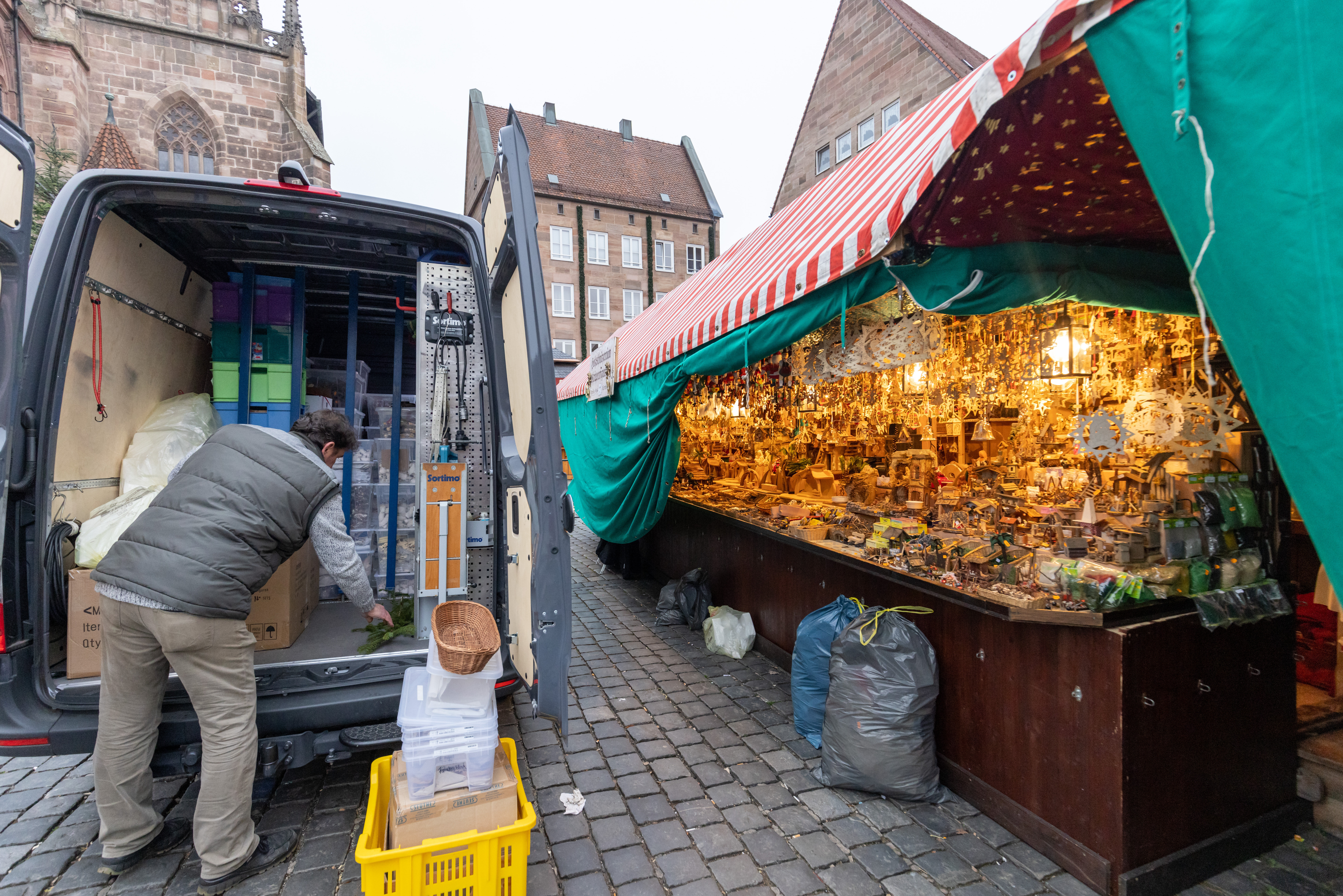 A vendor at the Nuremberg Christkindlesmarkt dismantles his stand, as the market is cancelled for a second year in a row.